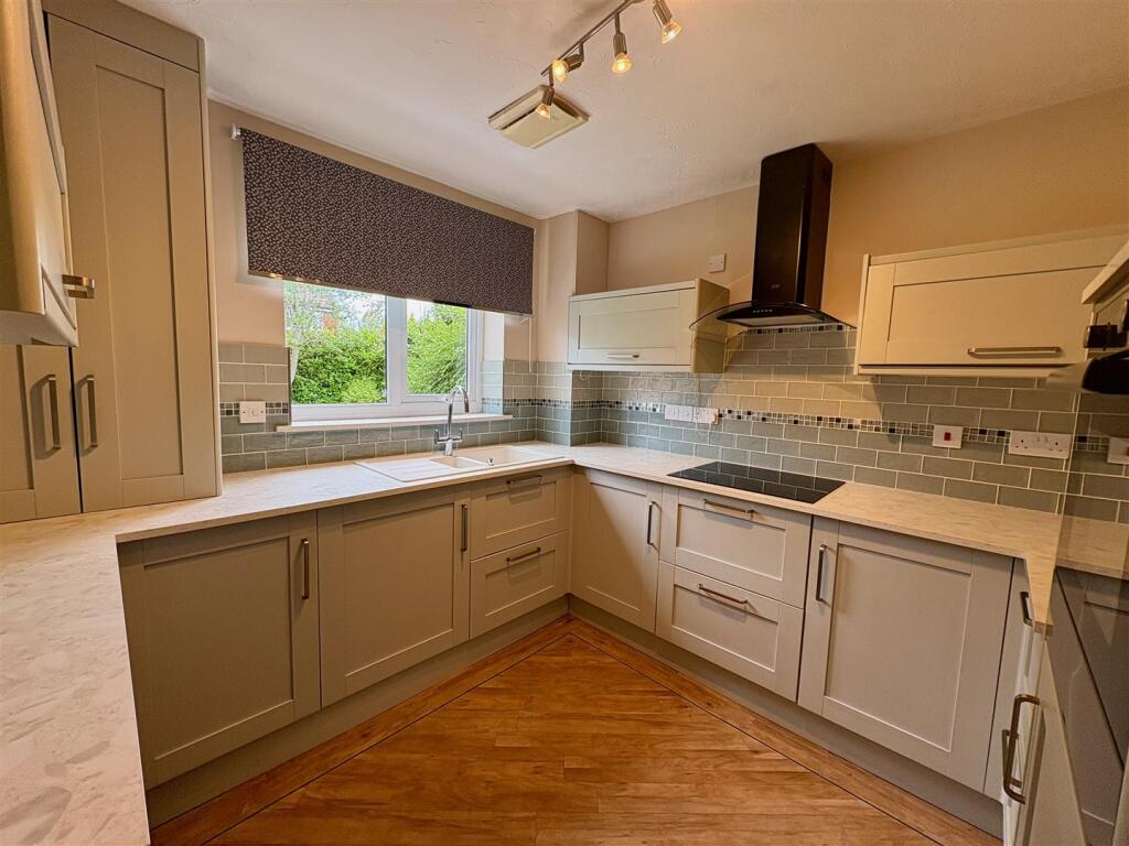 Crompton Court, Bilbrook photo 2