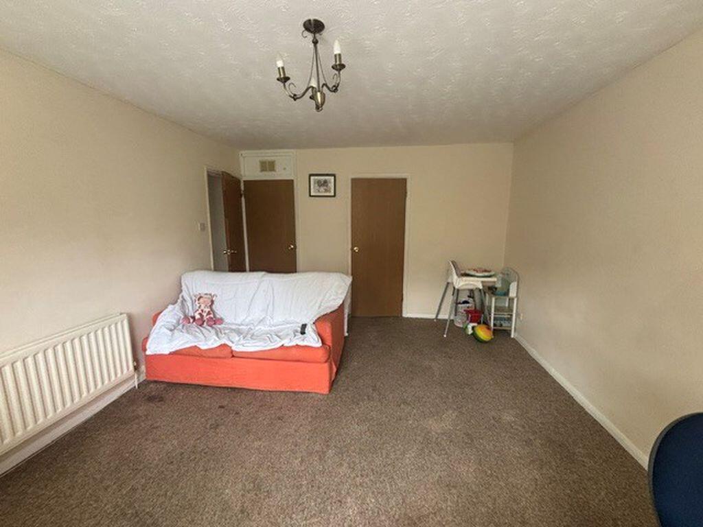 Apartment in Wokingham, Emmbrook - View 4