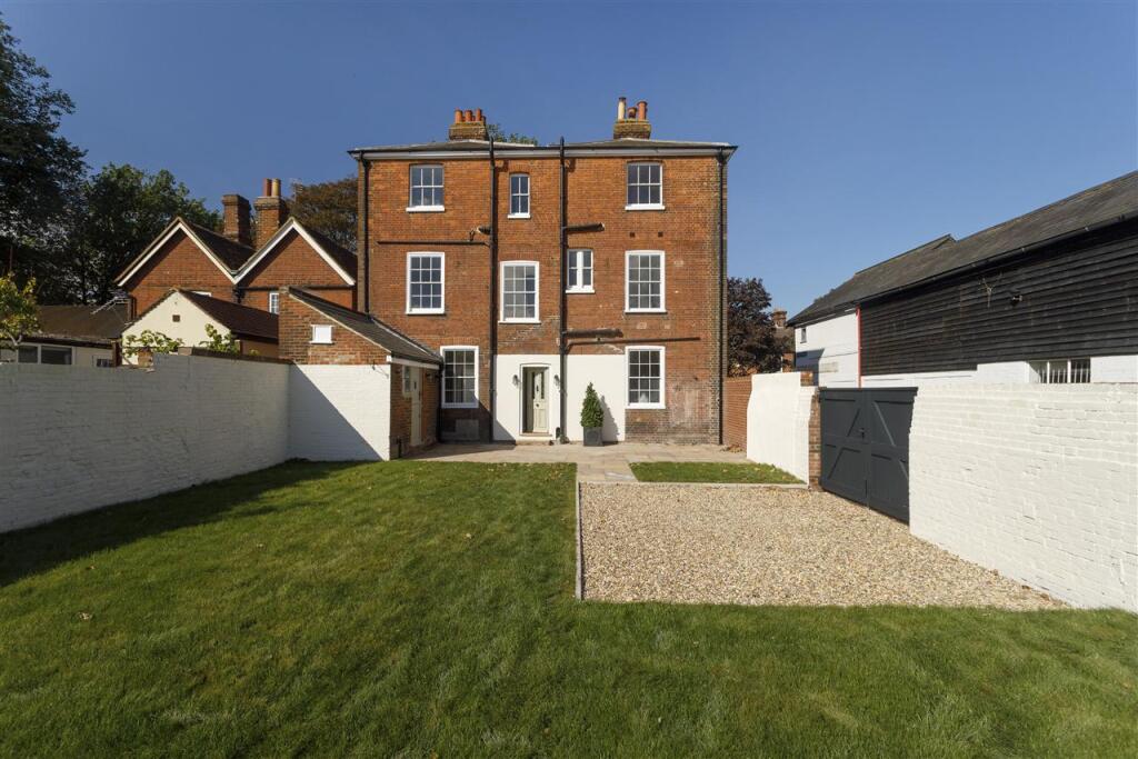 Main image of property: The Crown and Anchor & Cart Barn Studio, 41 The Mall, Faversham