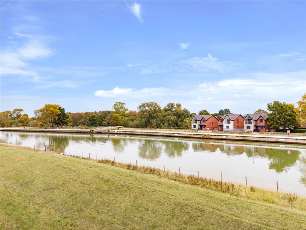 Main image of property: Marina Quays, Caister Road, Great Yarmouth, Norfolk, NR30