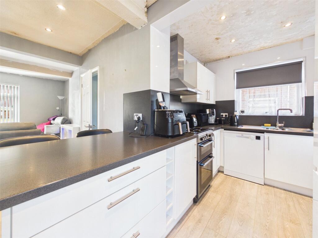 House in Gloucester, Gloucestershire - More