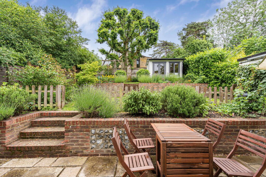 House in Guildford, Surrey - View 3