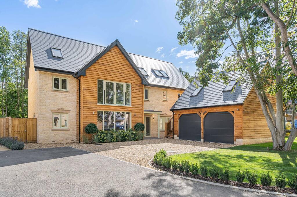 Main image of property: New Lincoln Meadow, Standlake, OX29