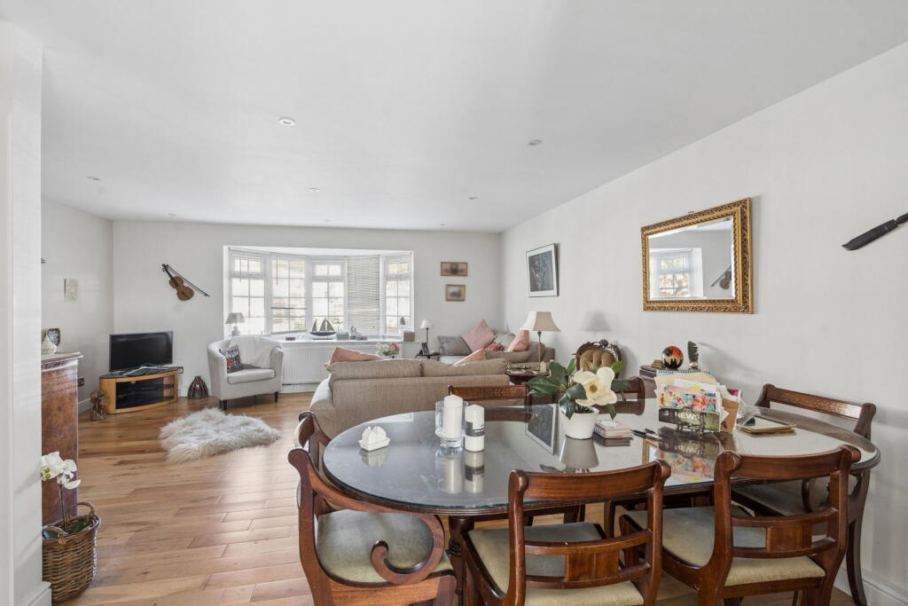 Apartment in Harrow - View 4