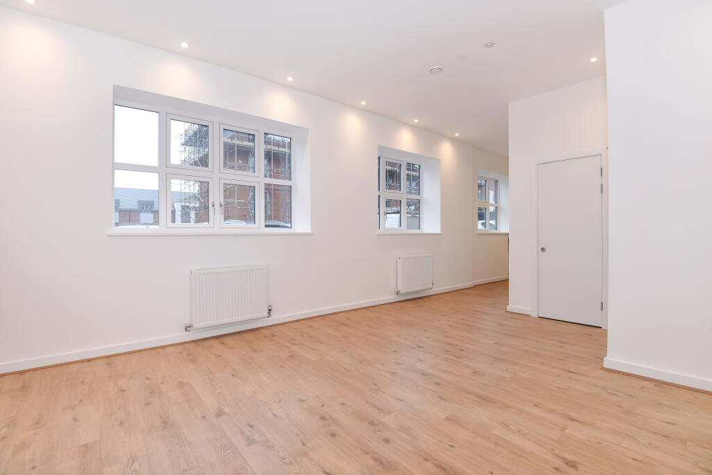 Apartment in Watford - View 4