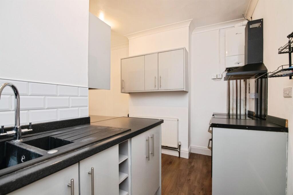 House in Sandwell, West Midlands - More
