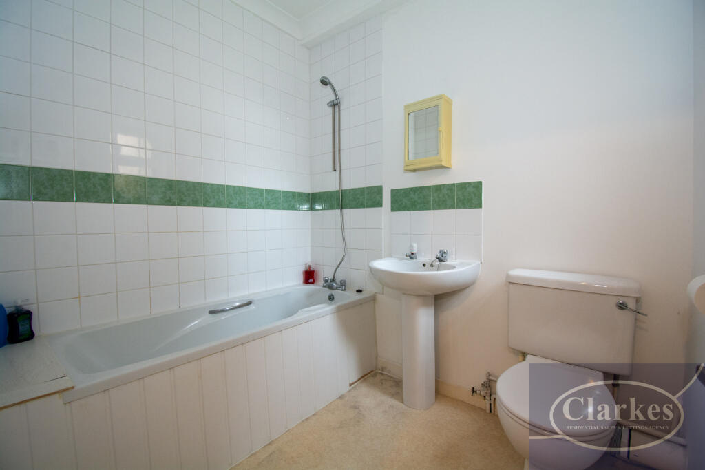 Apartment in Bournemouth, Winton - View 4