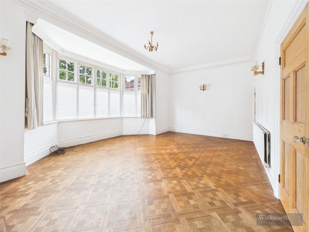 Apartment in Kingston upon Thames - View 4