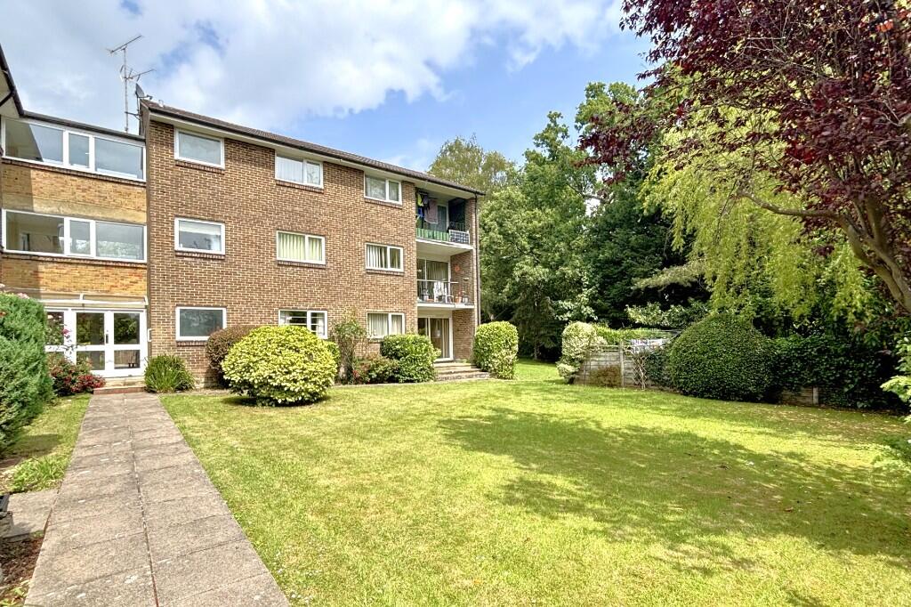 Kingsway Gardens, Hiltingbury, Chandler's Ford, SO53 photo 2