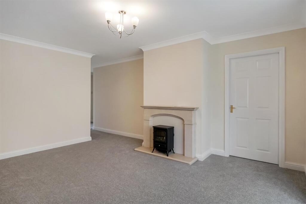 Piper Hill Close, Barton, Richmond photo 2