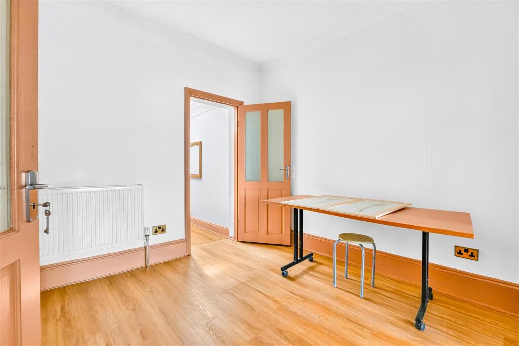 House in London - View 5