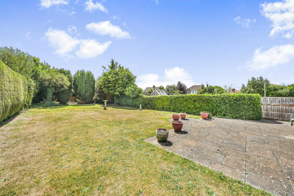 Main image of property: Daws Heath Road, Benfleet, SS7