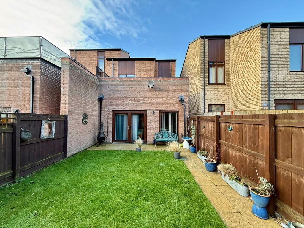 Laurelwood Road, Stockton-On-Tees, Durham, TS18 photo 4