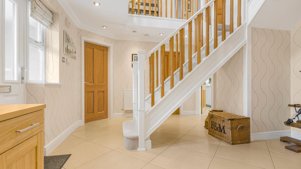 House in Solihull, Dickens Heath - View 3
