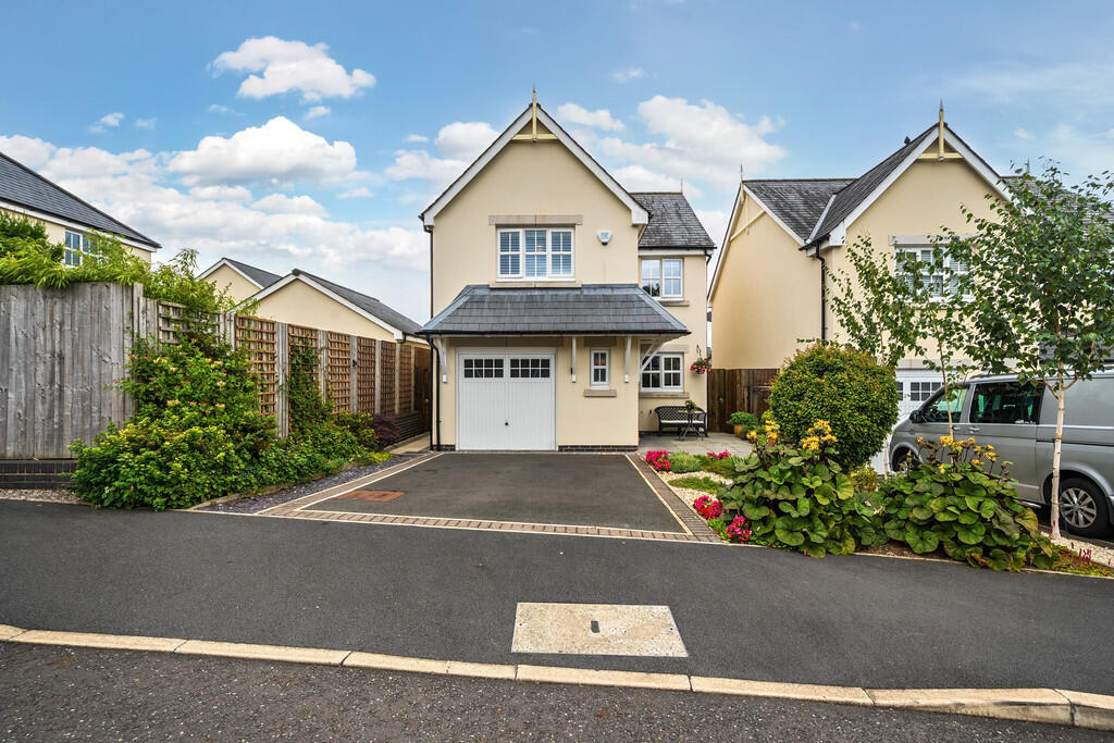 4-bed detached on 53 Tricketts Drive, Grange-over-Sands, Cumbria, LA11 7DE, £420,000