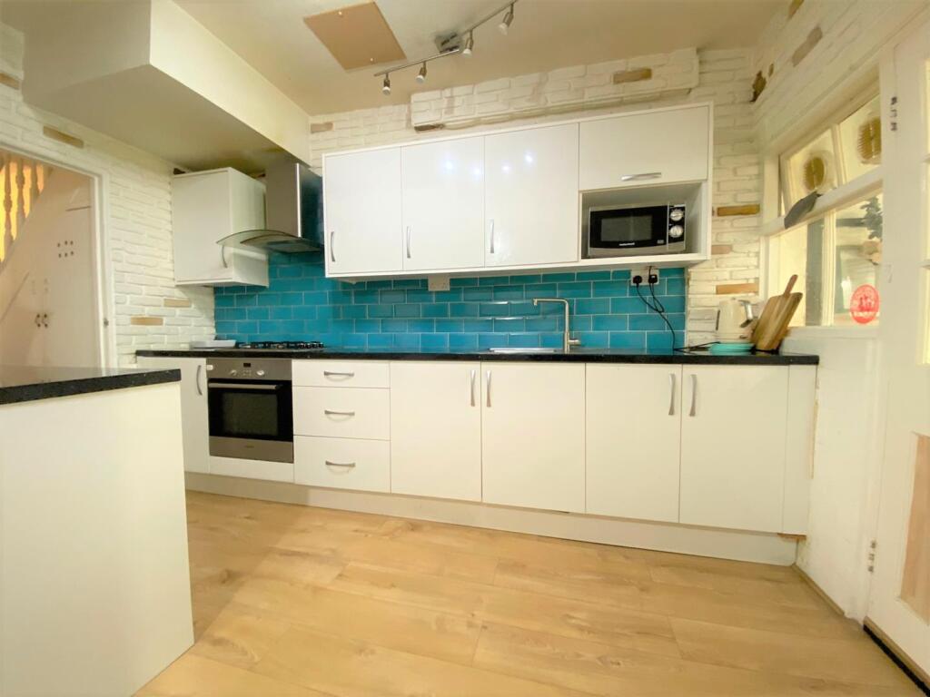 Moorfield Road, Cowley, UB8 – pohled 5