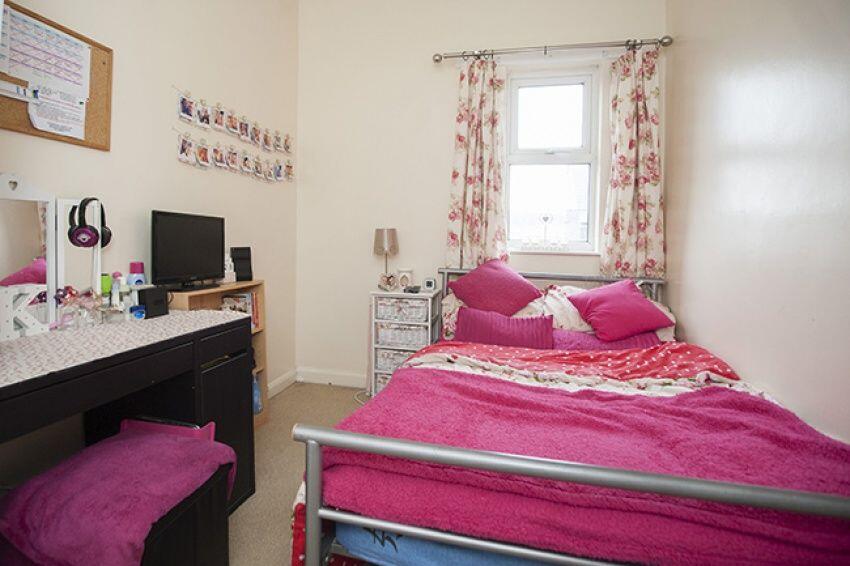 House in Sheffield, South Yorkshire - More