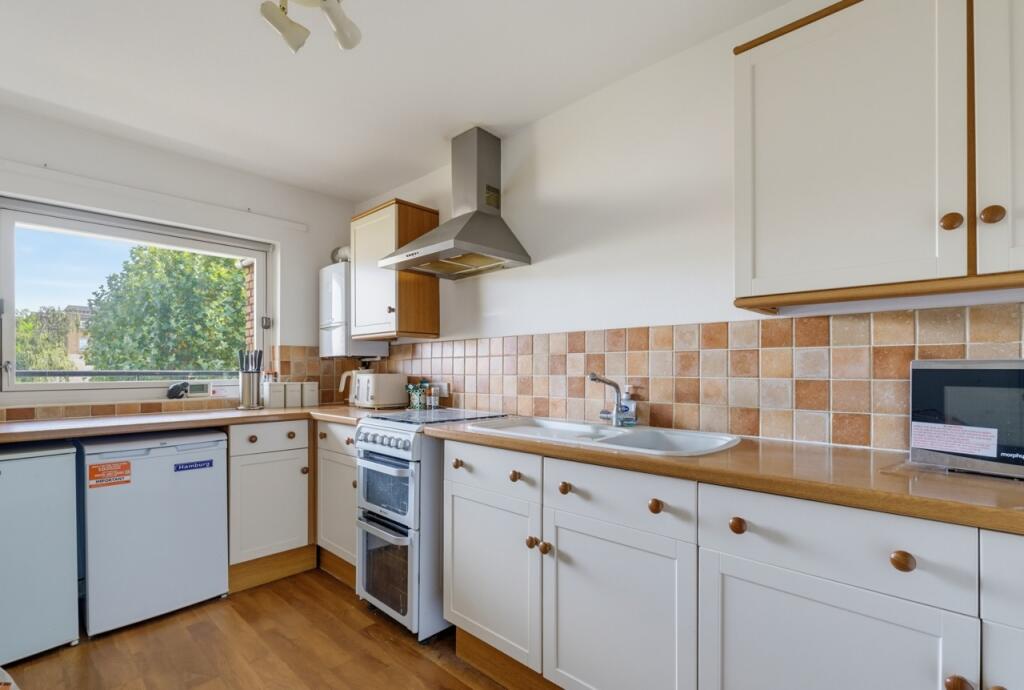 Apartment in London, East Hill Estate, Wandsworth - View 4