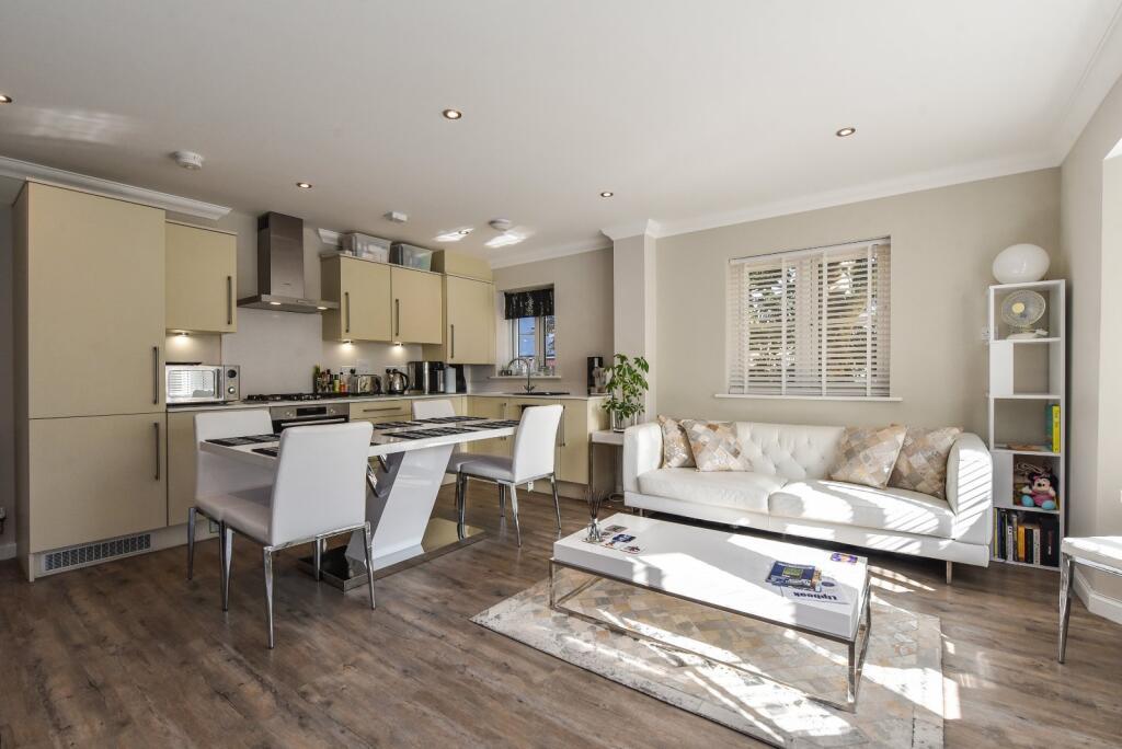 Apartment in East Hampshire, Bramshott and Liphook - View 3