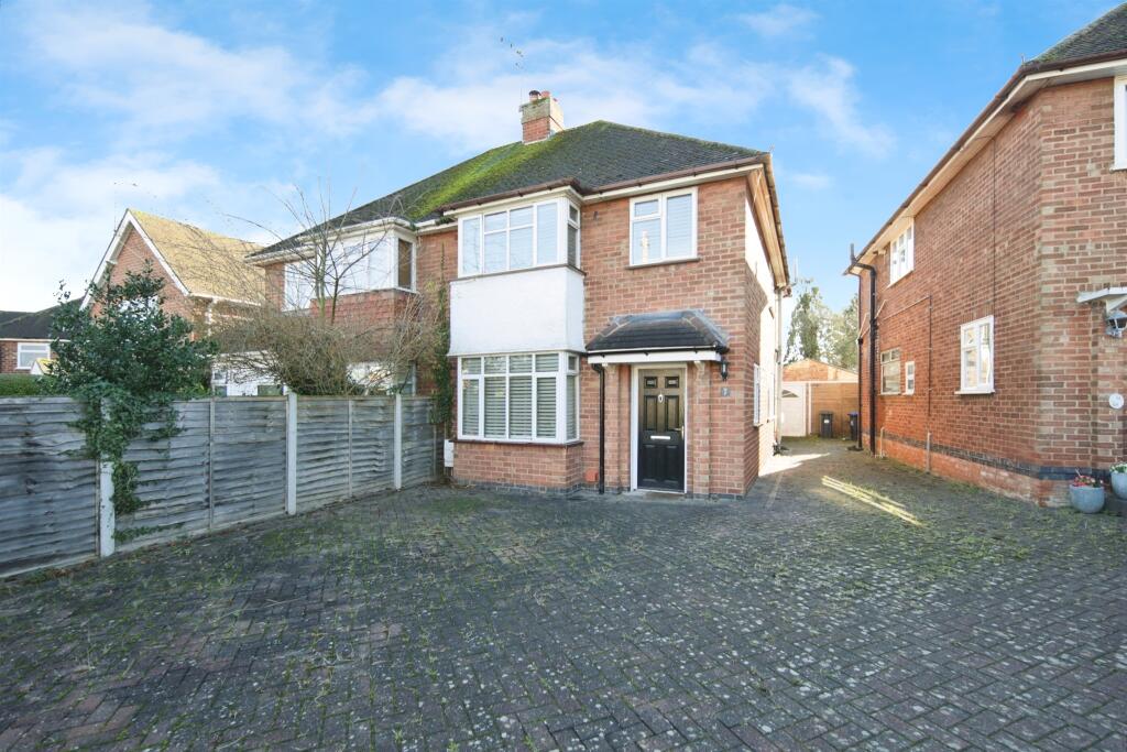 Main image of property: Oaks Road, Kenilworth