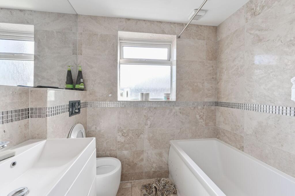 House in London, Leytonstone - More