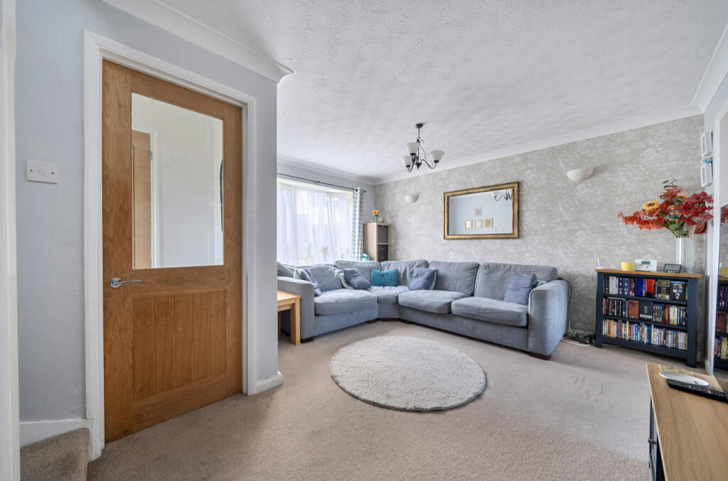 House in Stoke Mandeville, Buckinghamshire - View 3