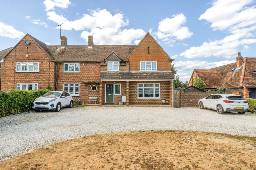 Main image of property: Swan Cottage Harcourt Road, Maidenhead, SL6