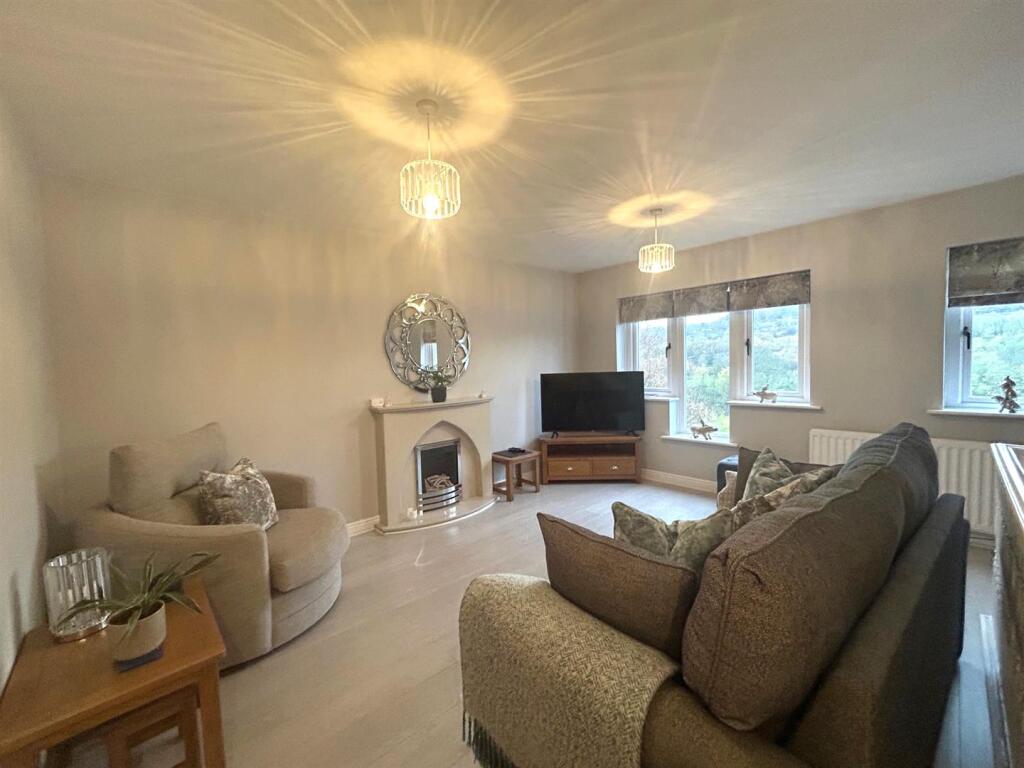 Wakefield Road, Sowerby Bridge - View 5