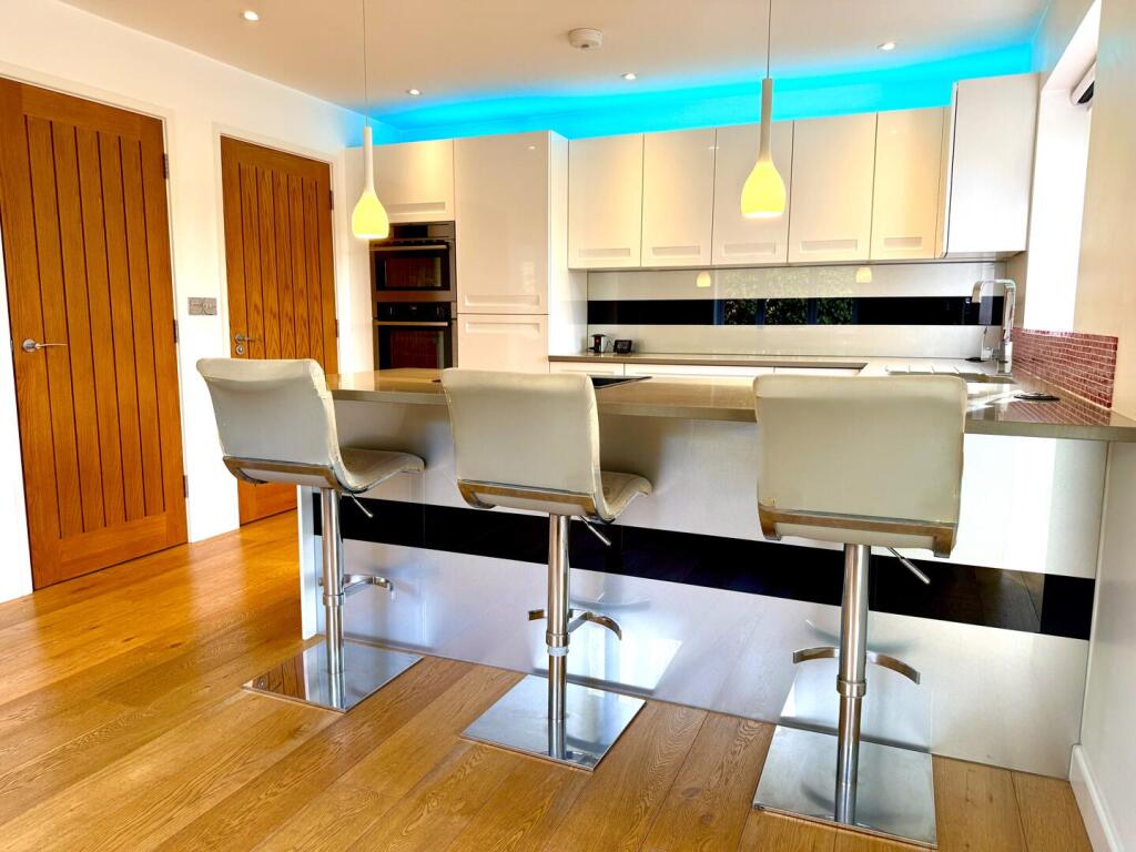 House in Redhill - More