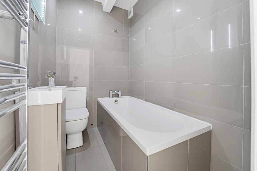 Clifton Road, UB6 photo 3