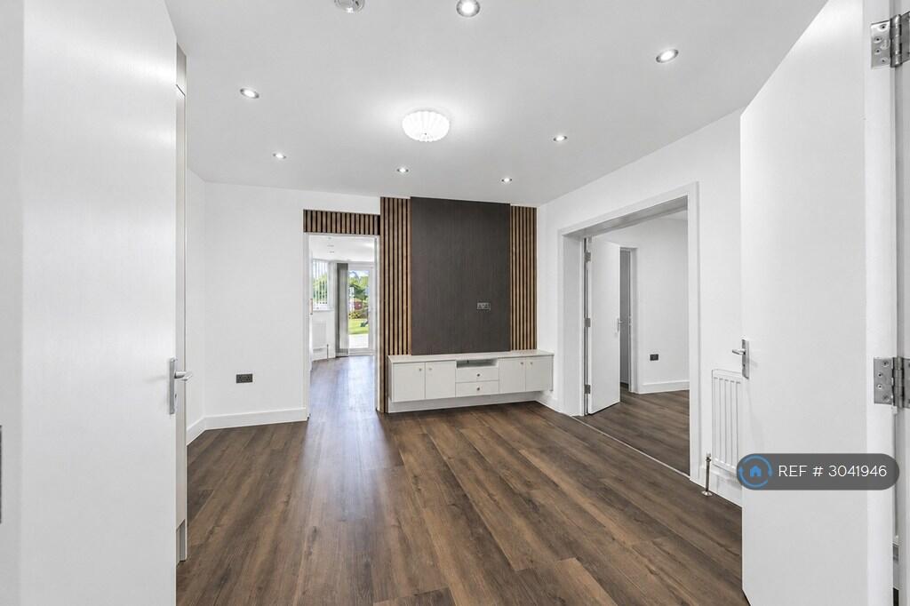 Apartment in Kingston upon Thames - View 4