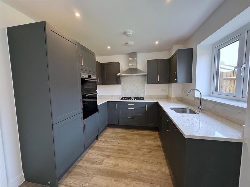 Hillside Road, Tatenhill, Burton-On-Trent photo 3