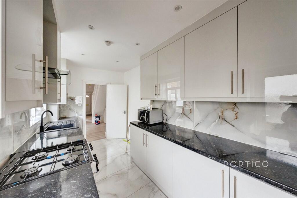 House in London - View 3