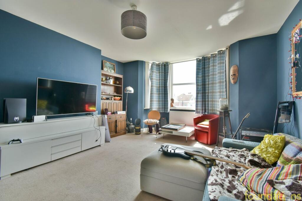 6 Station Road, Bexhill on Sea, TN40 photo 3