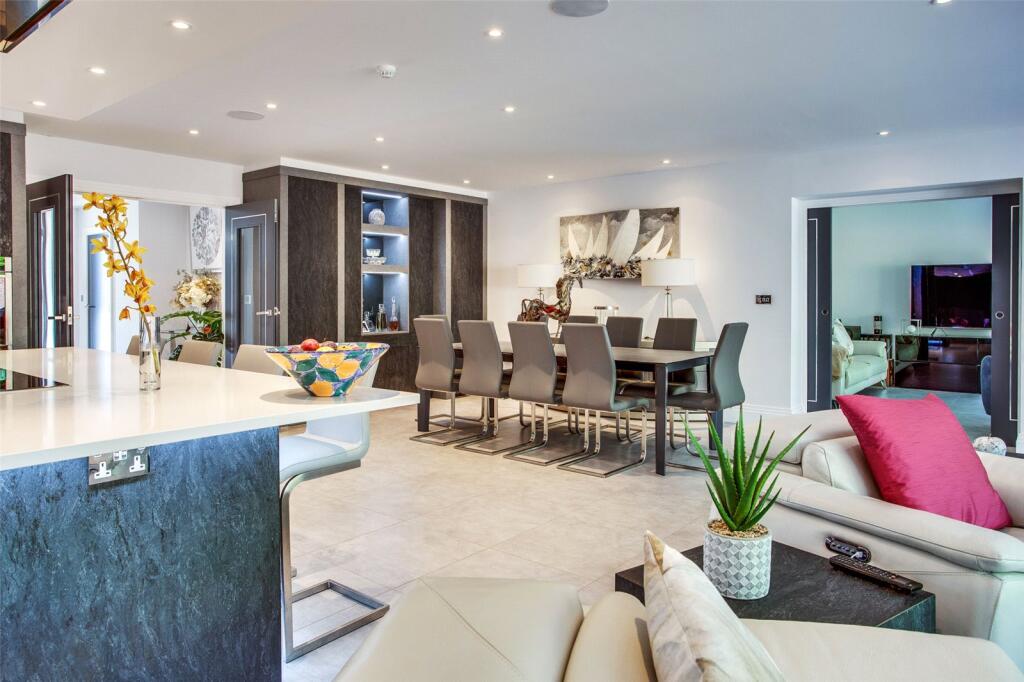House in Slough - View 3