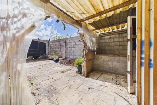 Garage &amp; Workshop @ Blackthorn Road, Hartcliffe, B