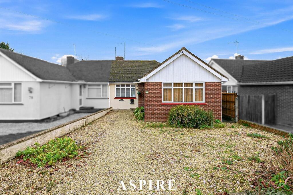 3-bed bungalow on Video Presentation Inside - Pinewood Avenue, Leigh-On-Sea, £350,000