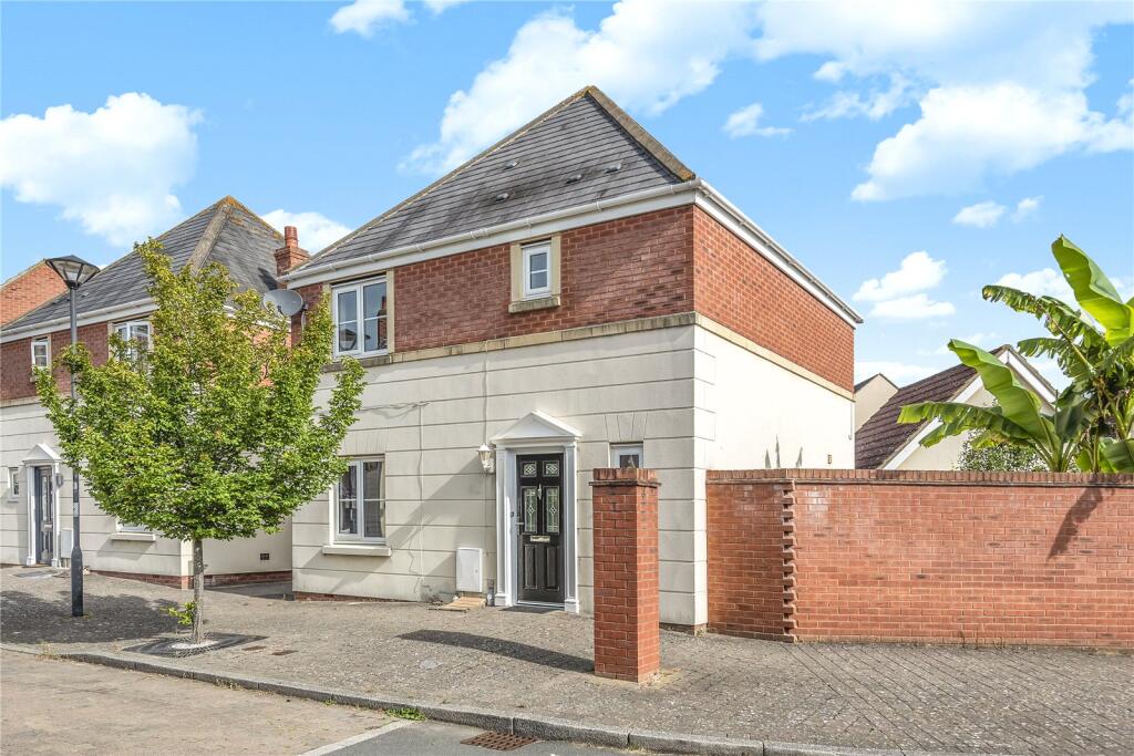 3-bed detached on Hartington Road, Oakhurst, Swindon, SN25, £350,000