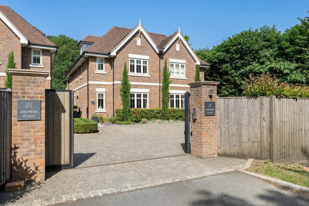 Main image of property: Leatherhead Road, Oxshott, KT22