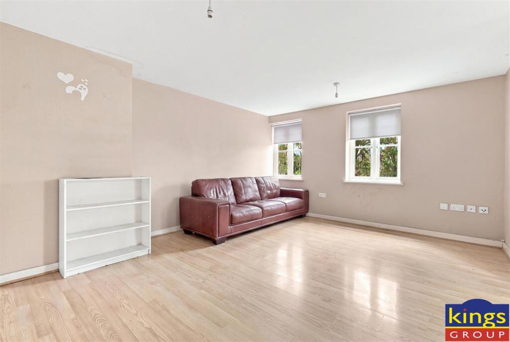 Apartment in London, Higham Hill - View 4