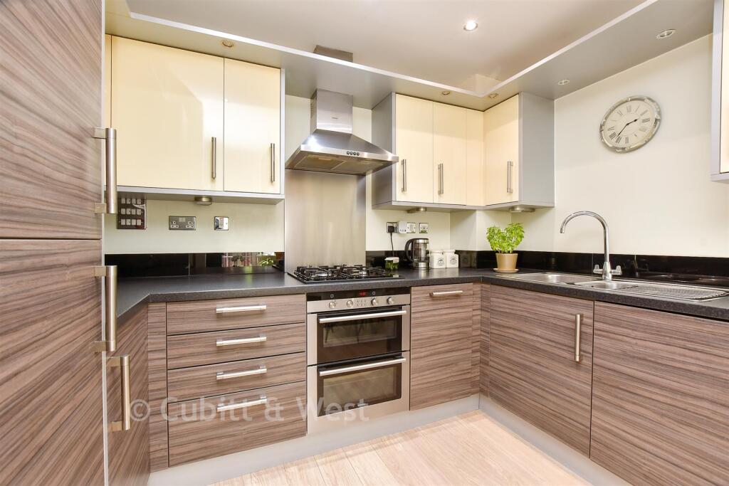 Apartment in Redhill - View 2