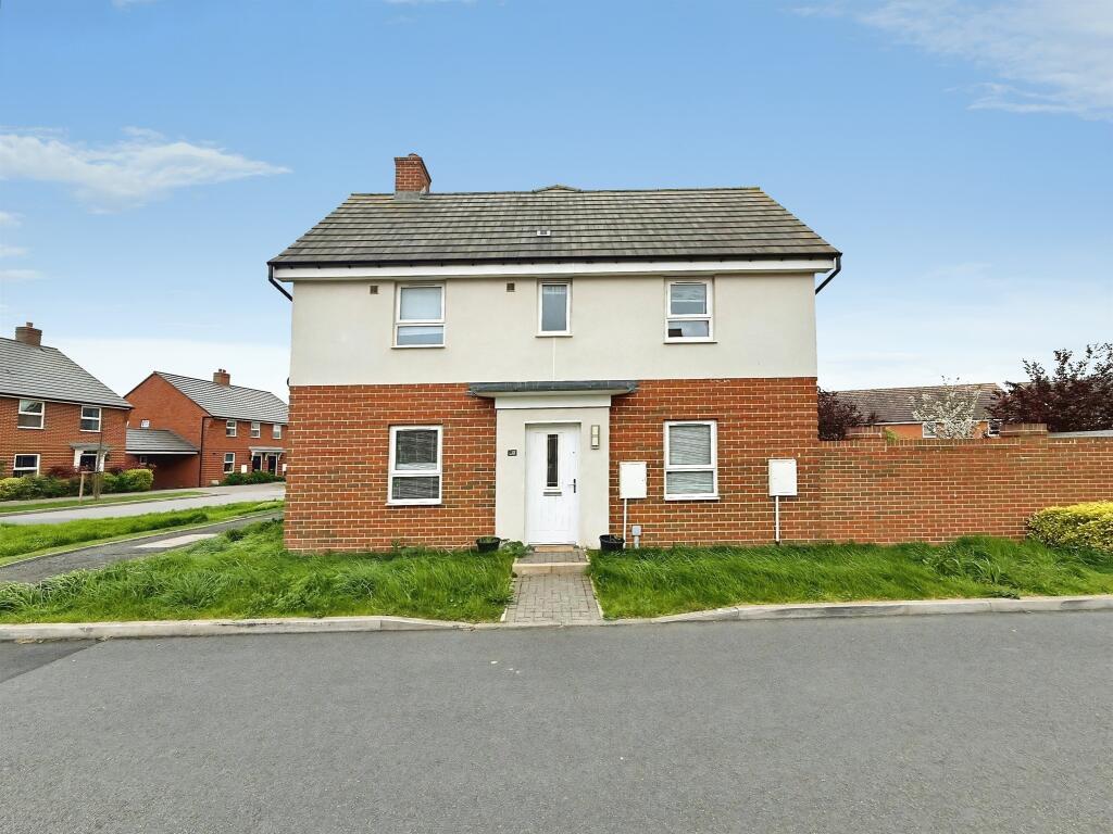 3-bed detached on Herald Street, Broughton, Aylesbury, £385,000