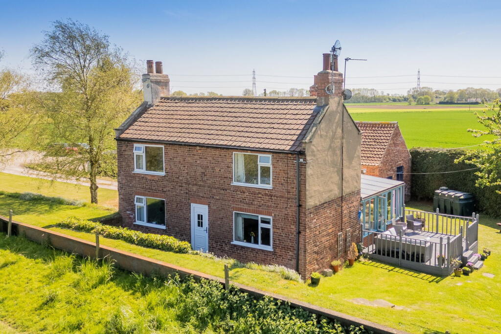3-bed detached on Long Drax, Selby, YO8 8NH, £400,000
