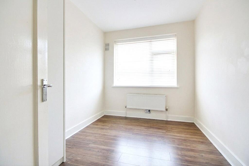 Apartment in Enfield - View 4