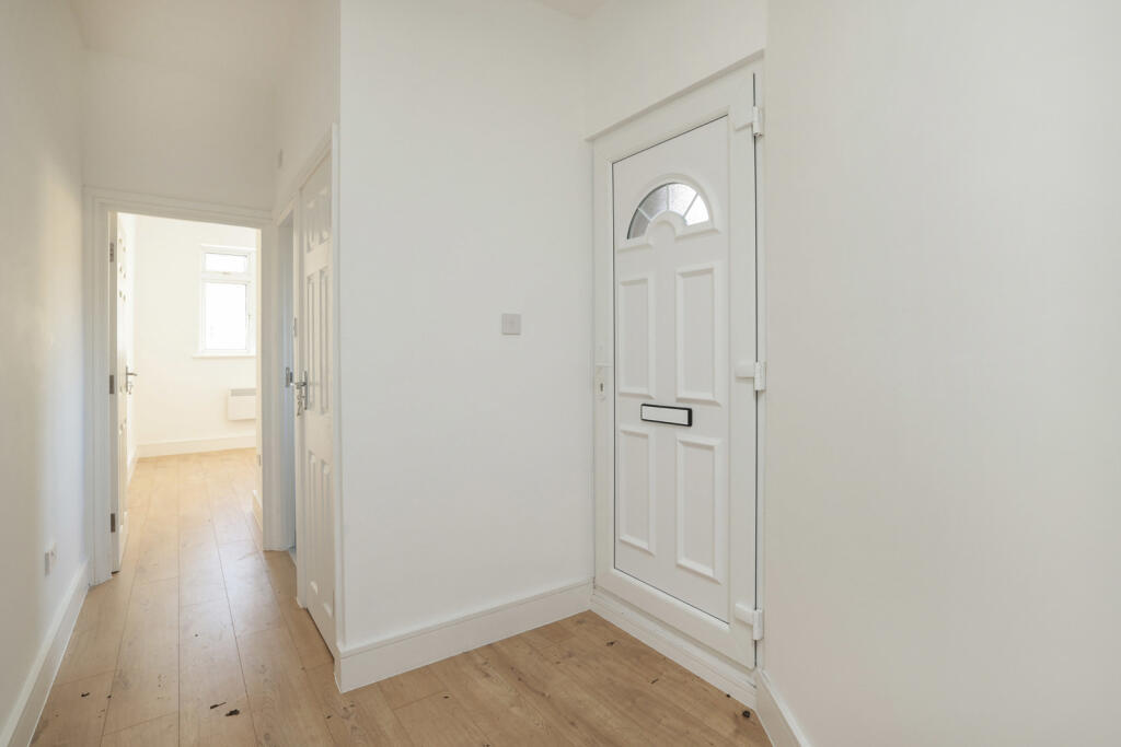 Apartment in Ruislip, London Borough of Hillingdon - View 4