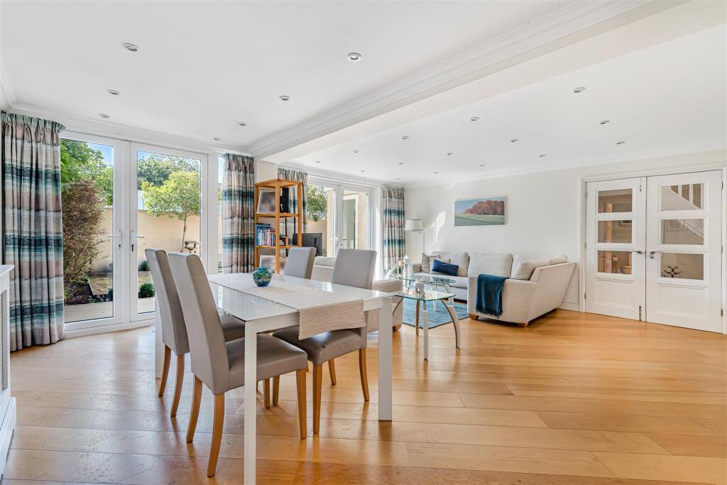 House in London, Royal Borough of Kingston upon Thames - View 2