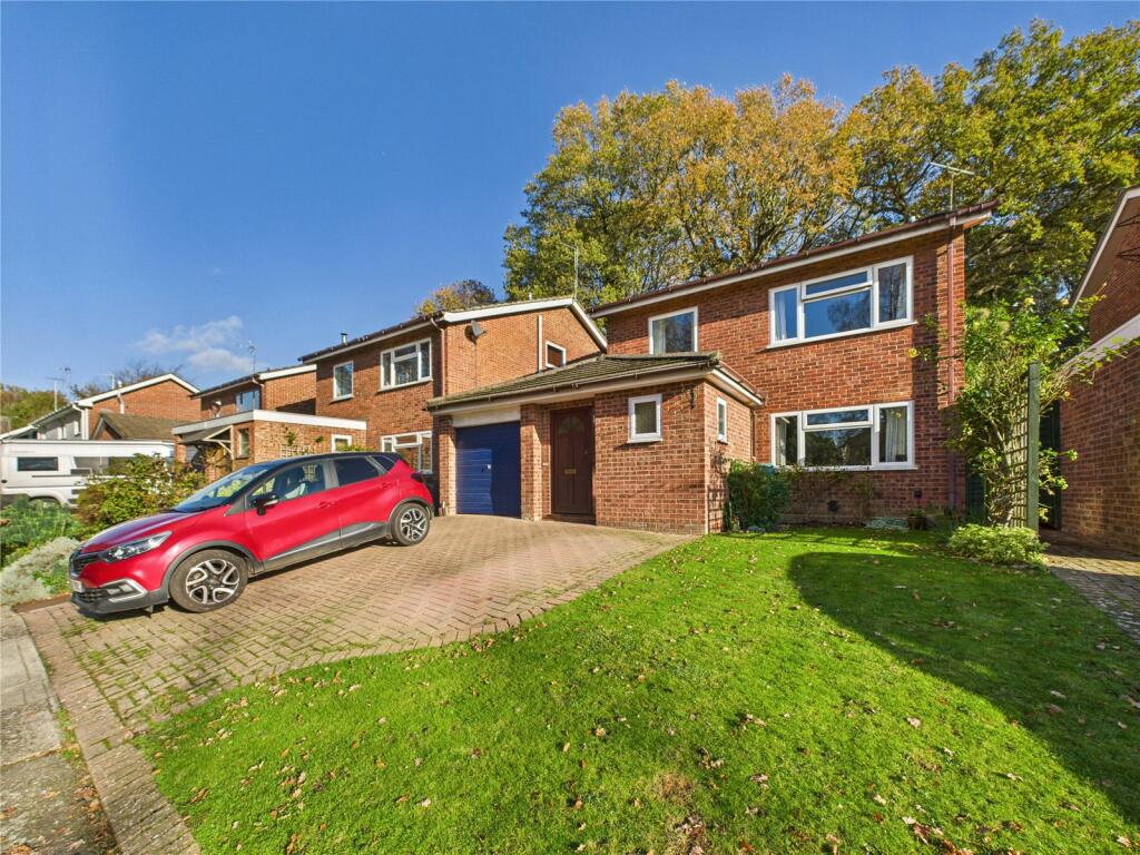 4-bed detached on Cedar Close, Brantham, Manningtree, Suffolk, CO11, £425,000