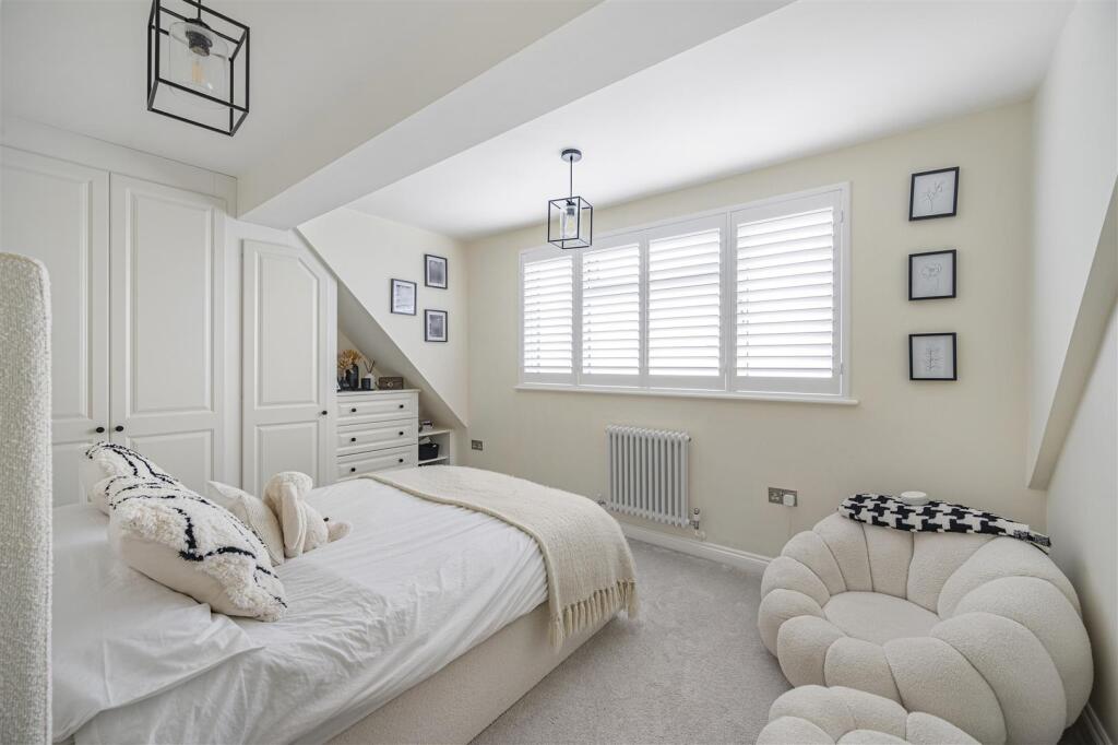 House in Lewes, Newhaven - More