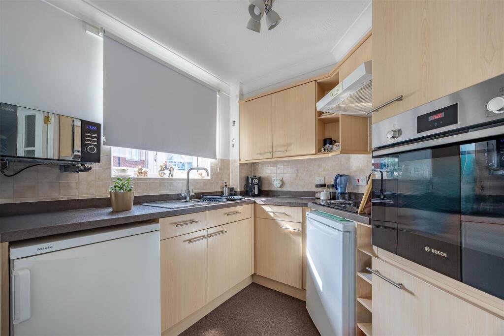 HAMLET COURT ROAD, Westcliff-On-Sea photo 4