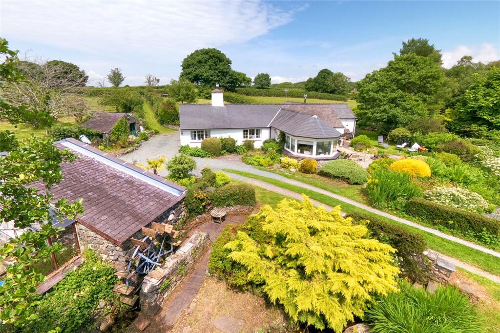 3-bed parking on Groeslon, Caernarfon, Gwynedd, LL54, £850,000